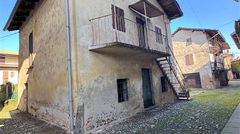 RUSTICO NEL BORGO DI CARPIGNANO SESIA