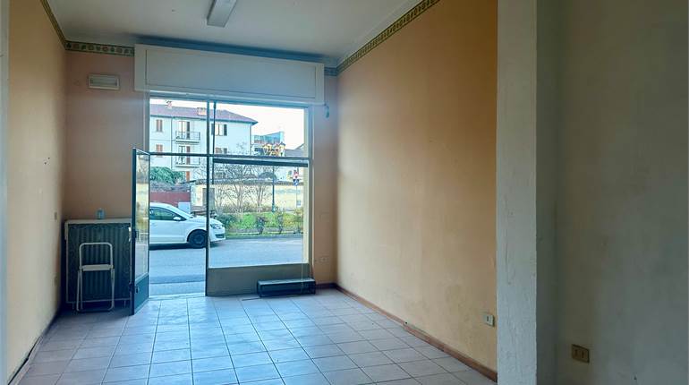 Commercial Premises / Showrooms Sale in Robbio (PV