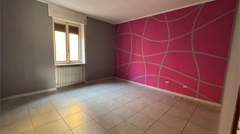 CASA DI CORTE CON GIARDINO PRIVATO DA RISTRUTTURARE