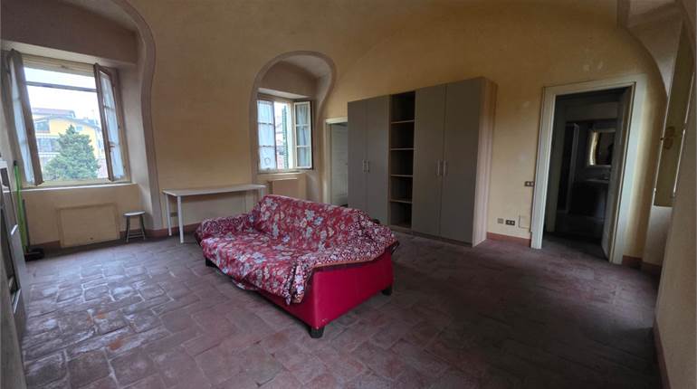 SIGNORILE APPARTAMENTO ARREDATO IN CENTRO STORICO