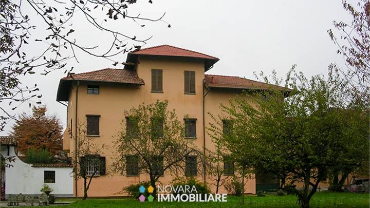 ELEGANTE CASALE CON GIARDINO A CARPIGNANO SESIA