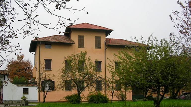 ELEGANTE CASALE CON GIARDINO A CARPIGNANO SESIA
