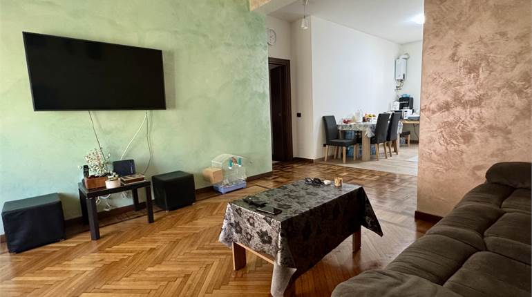 QUADRILOCALE IN VIA COTTA A NOVARA