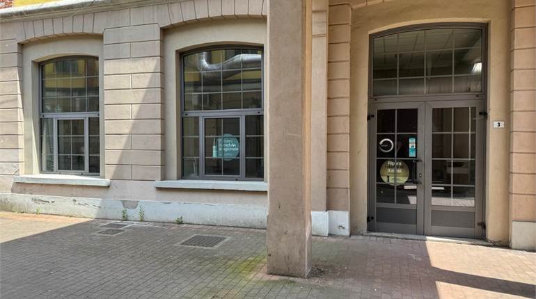 NEGOZIO PARRUCCHIERA - ARREDATO