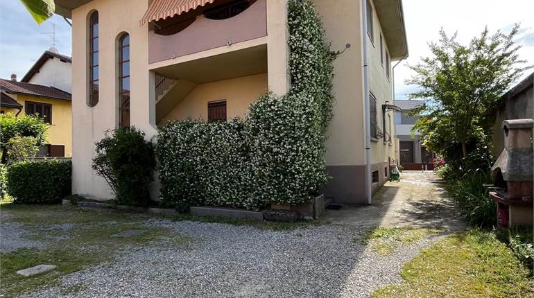 ELEGANTE APPARTAMENTO INDIPENDENTE IN VILLA
