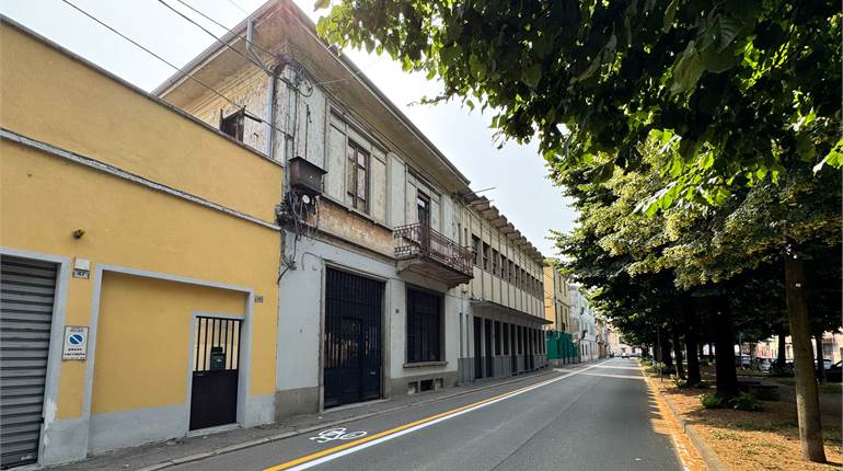 FORMER DISCOTHEQUE GALLIATE