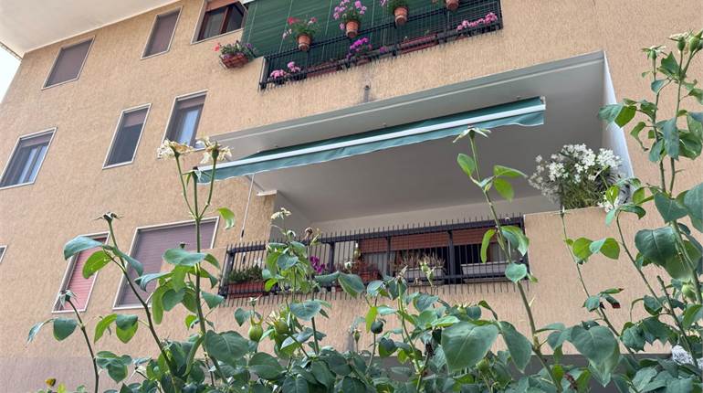 TRILOCALE CON BOX - SANTA RITA 