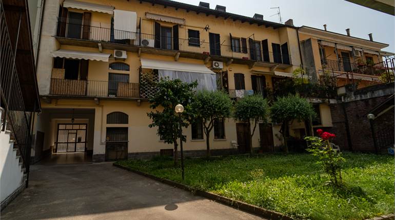 QUADRILOCALE CON DOPPI SERVIZI - SAN MARTINO 