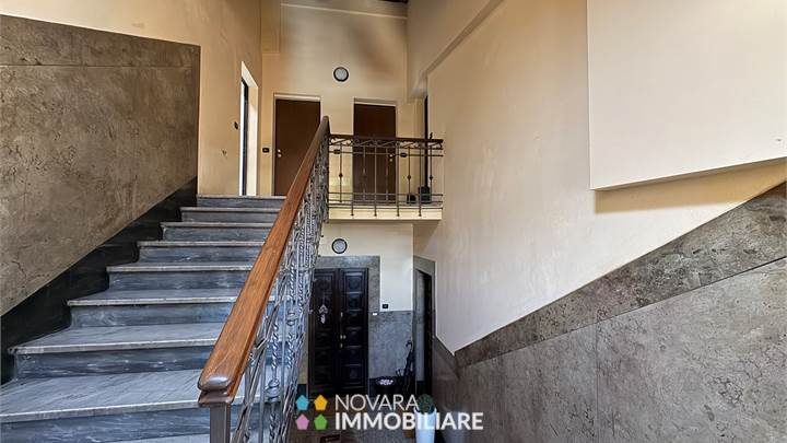 NOVARA CENTRO - MANSARDA IN PALAZZO STORICO CON ASCENSORE