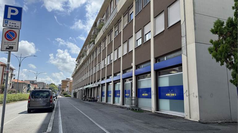Office for sale in Novara