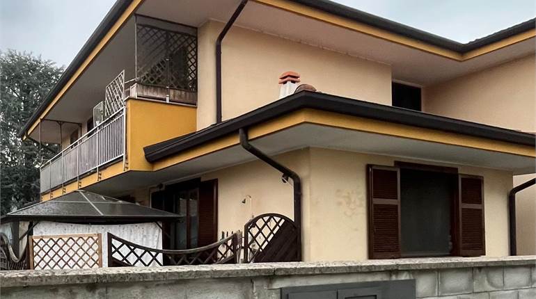  TRILOCALE CON BOX DOPPIO