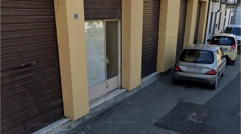 AMPIO LOCALE COMMERCIALE IN VENDITA – ROBBIO (PV)