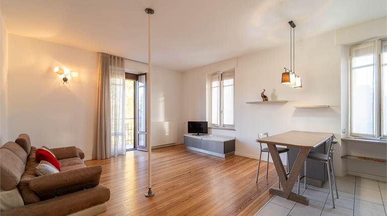 TRILOCALE CON BOX ARREDATO - ZONA CENTRO