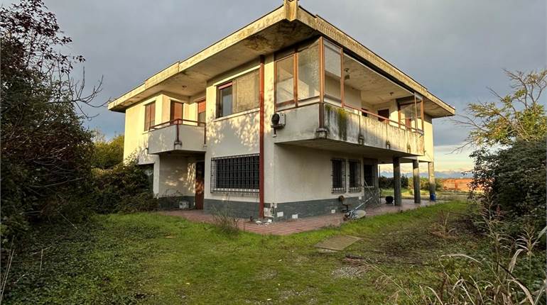 VILLA WITH GARDEN - GARBAGNA