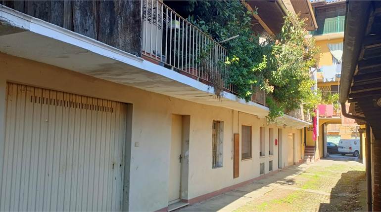  STABILE SEMINDIPENDENTE IN POSIZIONE CENTRALE-GALLIATE