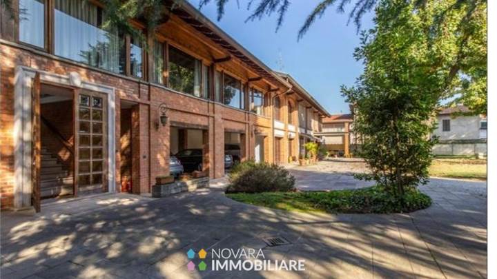 ESCLUSIVA TENUTA DI PREGIO -  BORGO TICINO
