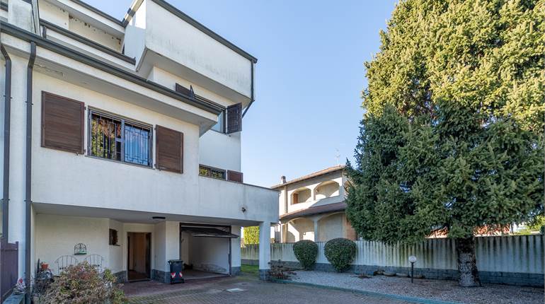 Terraced house for sale in Novara