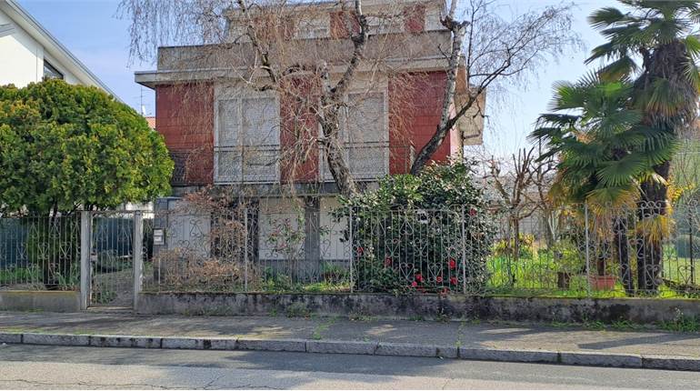 Villa in Vendita a Novara (NO)