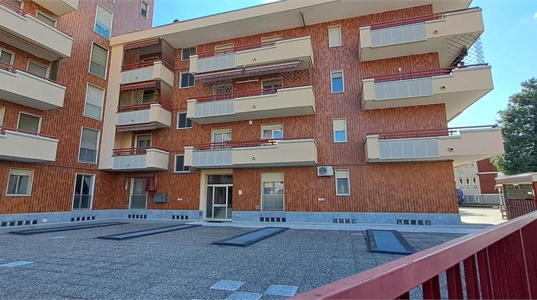 Alloggio di 4 locali in Vendita a Novara in zona Bicocca