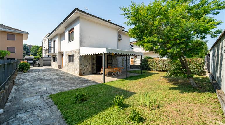 VILLA INDIPENDENTE CON GIARDINO - SANT'ANTONIO NOVARA