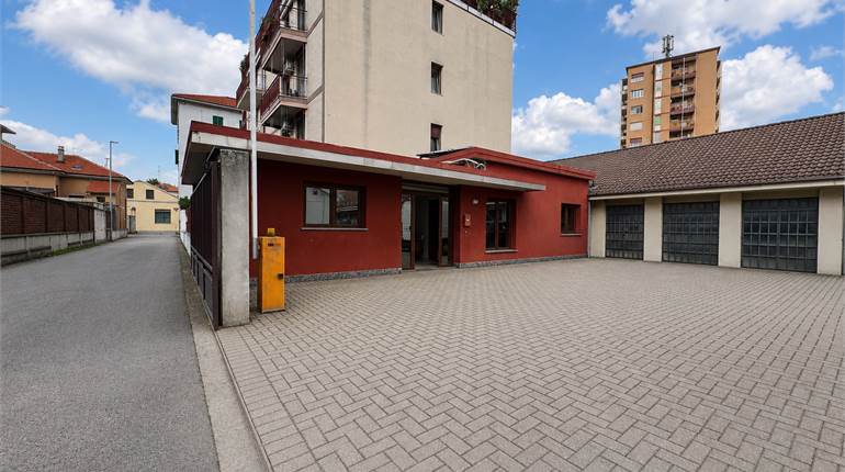 LABORATORIO CON MAGAZZINO E UFFICI - NOVARA