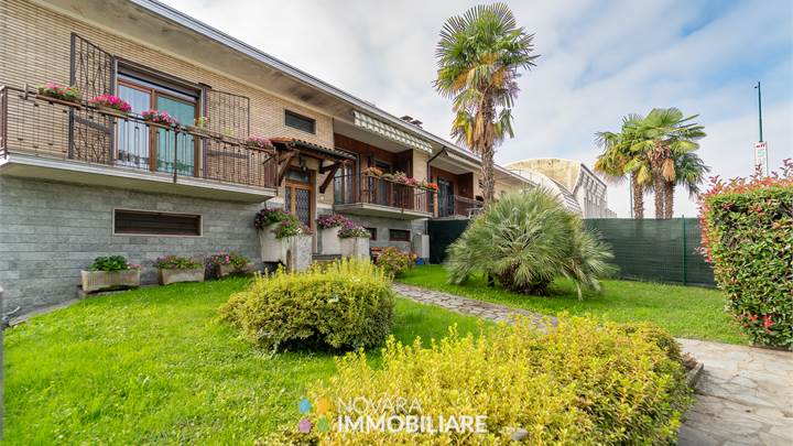 VILLA BINATA BIFAMILIARE - NOVARA/SAN PIETRO MOSEZZO