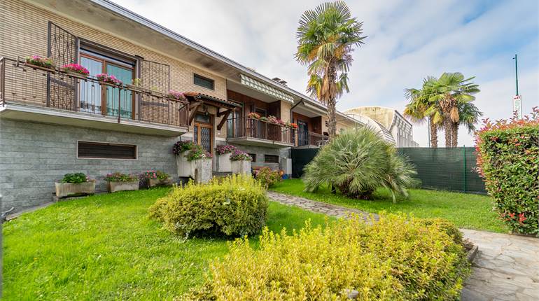 VILLA BINATA BIFAMILIARE - NOVARA/SAN PIETRO MOSEZZO
