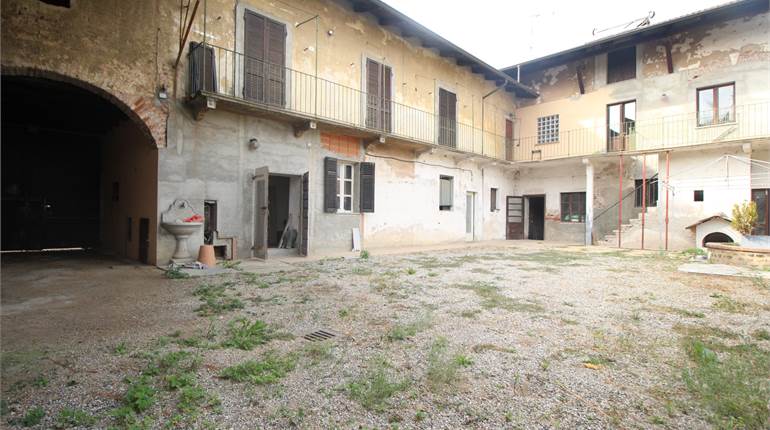 Villa for sale in Confienza