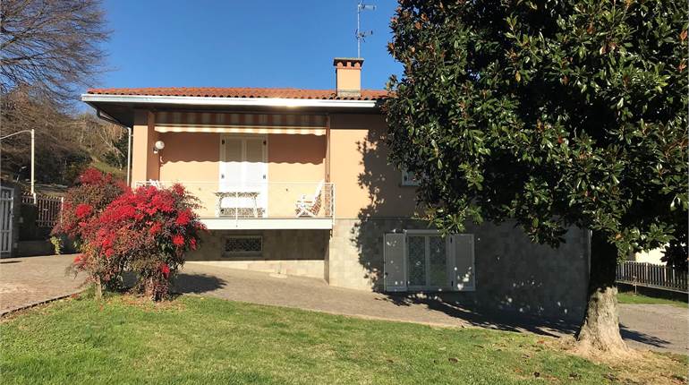 Villa for sale in Oleggio