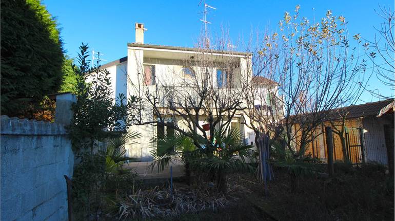 Villa for sale in Novara