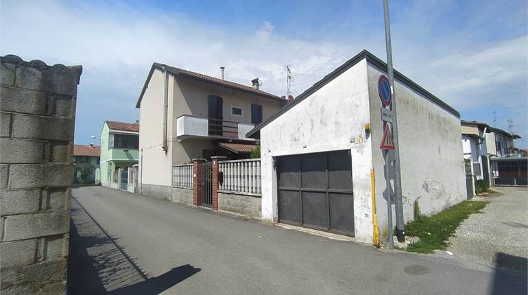 Town House for sale in Borgolavezzaro